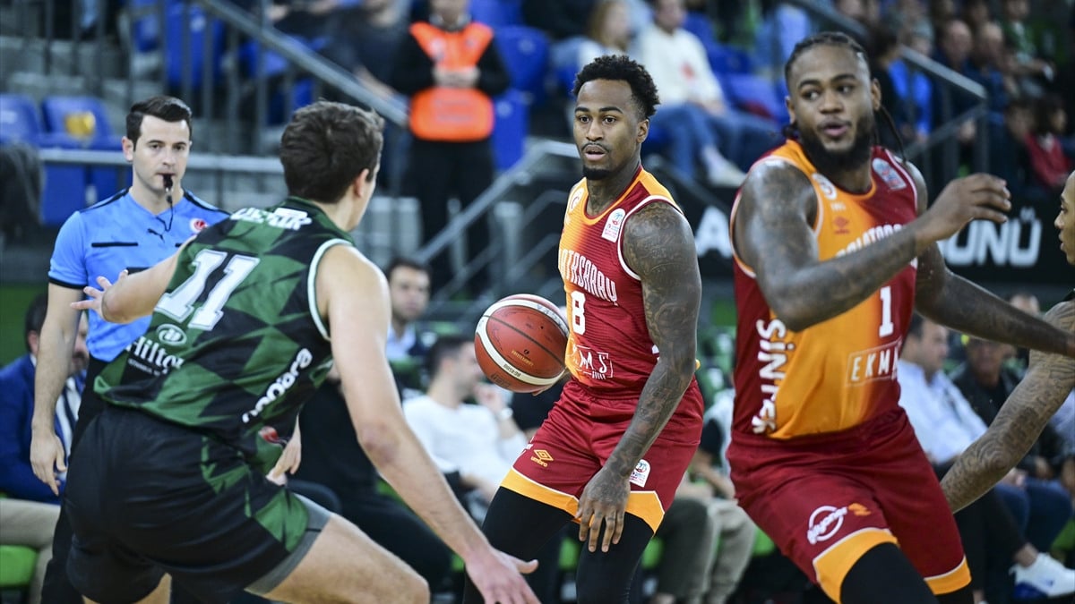 Galatasaray, Darüşşafaka'ya mağlup oldu