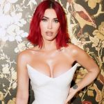 Göğüslerini büyüten Megan Fox, derin dekoltesiyle poz verdi