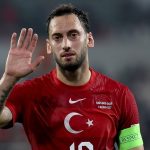 Hakan Çalhanoğlu'nun eşi Sinem'in güzelliği olay oldu! "Kim der 3 çocuk doğurmuş"