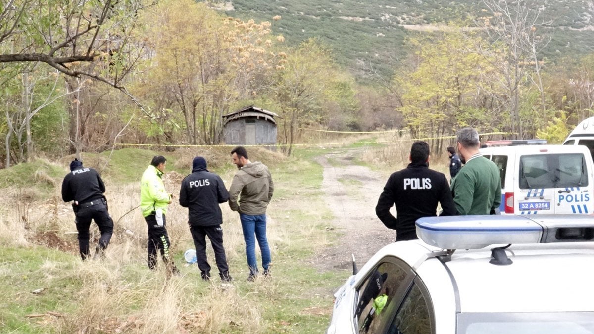 Isparta'da tuvaletini yapmak isterken poşete tekme attı: Poşetten el bombaları çıktı