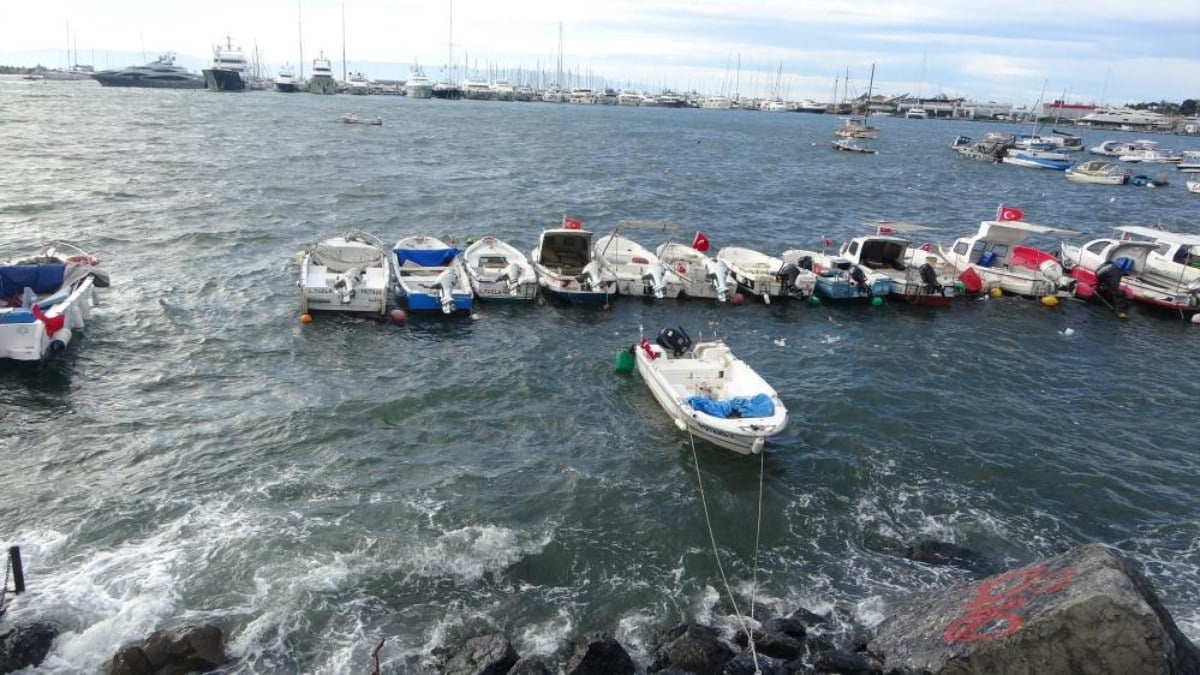 İstanbul'da fırtınadan geri kalanlar! Pendik'te 4 balıkçı teknesi battı