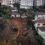 İstanbul'da sağanak sonucu toprak kaydı: Aile ölümden döndü