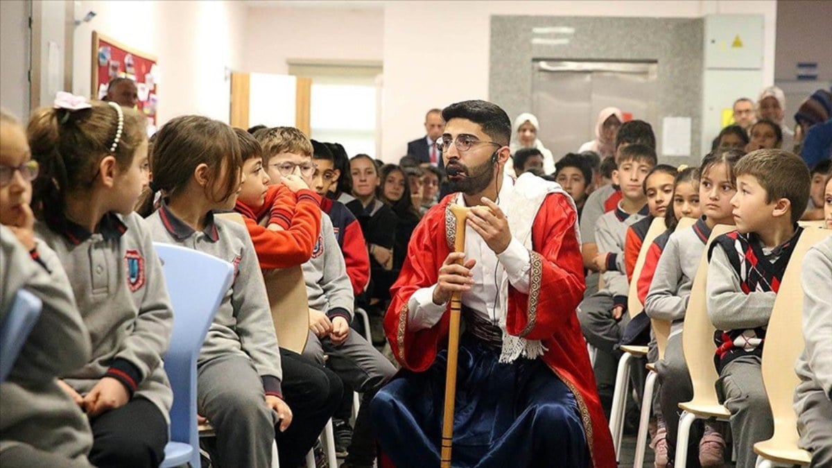 Kastamonu'da doktoralı meddah, köylerde dinlediği hikayeleri derliyor