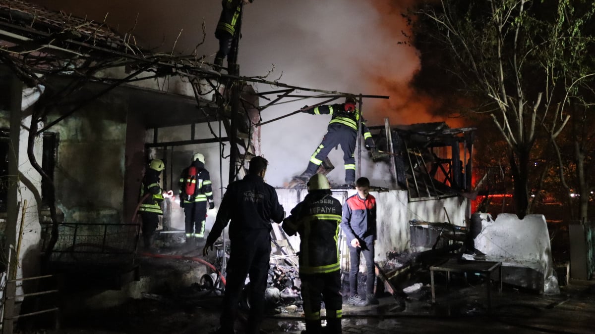 Kayseri'de söndürülmeyen mangal evi kül etti