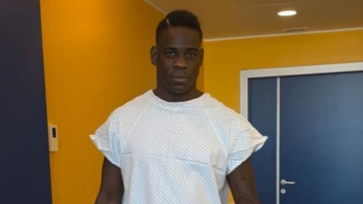 Mario Balotelli, dizinden ameliyat edildi