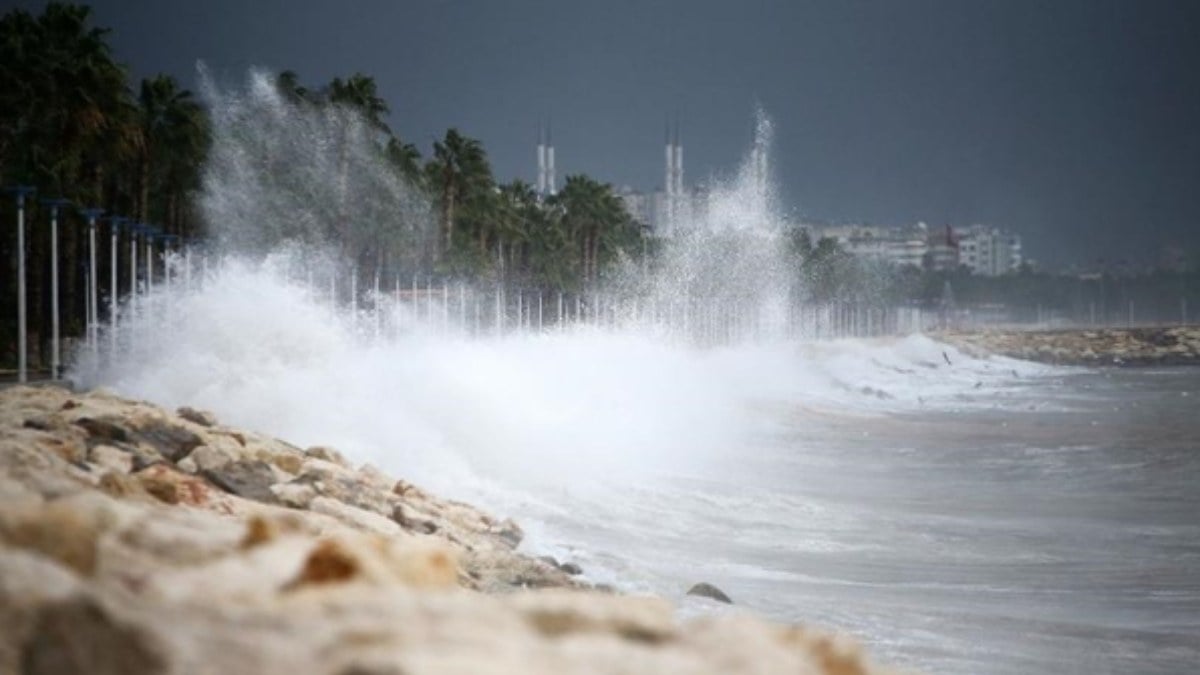 Meteoroloji ve İstanbul Valiliği uyardı! İstanbul dahil 23 ilde şiddetli fırtına bekleniyor