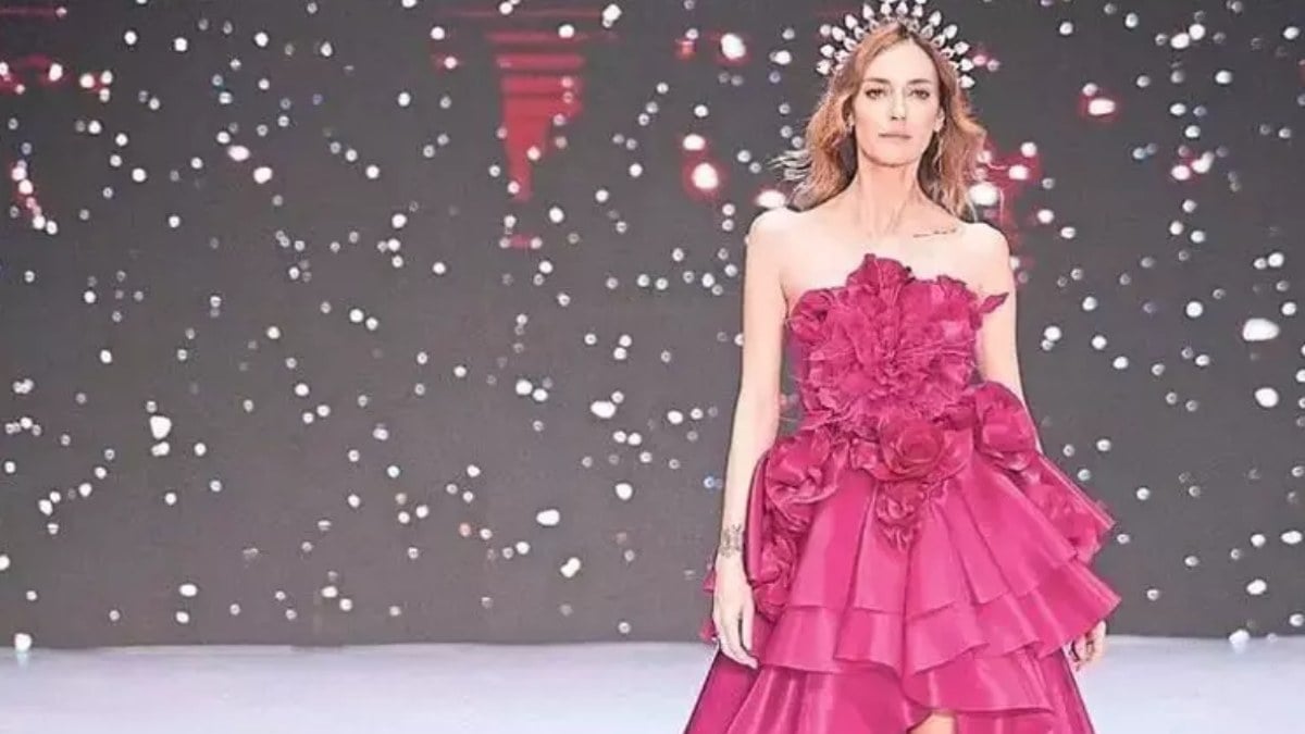 Ünlü model Sema Şimşek podyumda yere kapaklandı