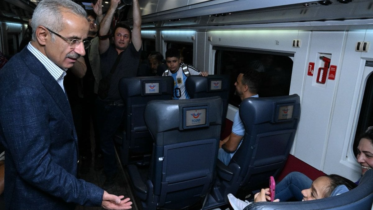 YHT'ler ve Marmaray yolcu sayısı ile ara tatilde rekor kırdı