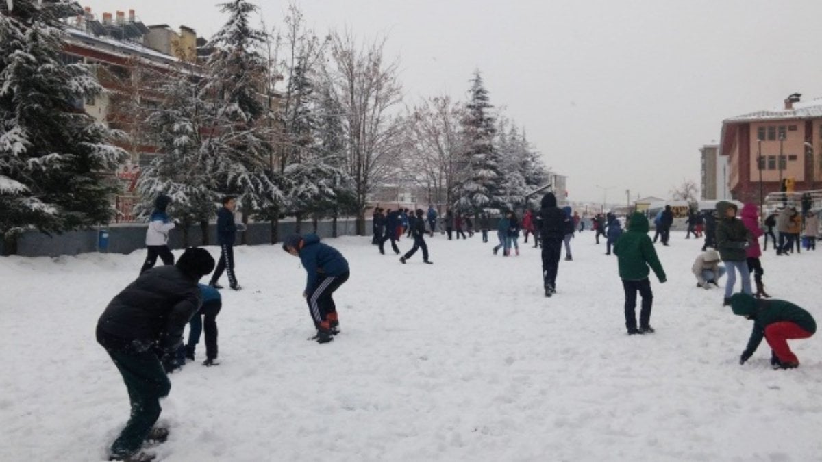 Yarın okullar tatil mi? MEB 27 Kasım kar tatili ilan edildi mi?