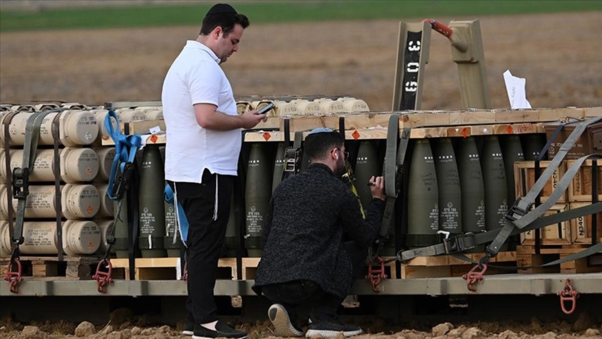 ABD'den gelen Yahudi siviller, Gazze'ye atılan obüs mermilerine notlar yazıyor