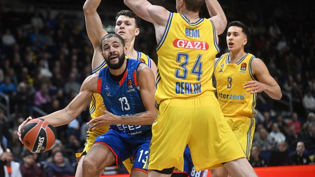 Anadolu Efes deplasmanda Alba Berlin'i devirdi