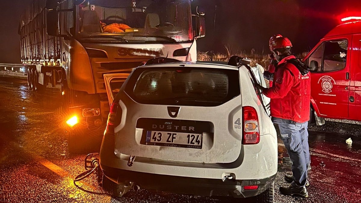 Balıkesir'de tırla çarpışan cipteki 3 kişi yaşamını yitirdi