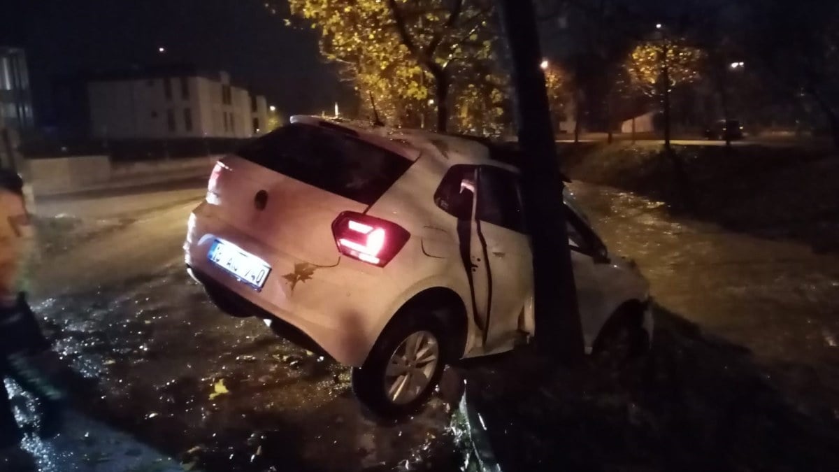 Bursa'da babasından habersiz otomobili kaçıran genç kaza yaptı