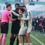 Bursaspor - Diyarbekirspor maçında saha karıştı