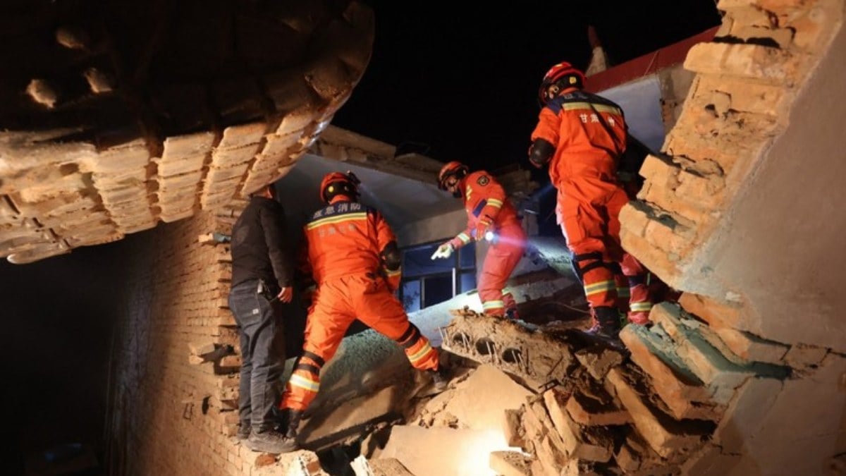 Çin'de 6,2 büyüklüğünde deprem: 127 ölü