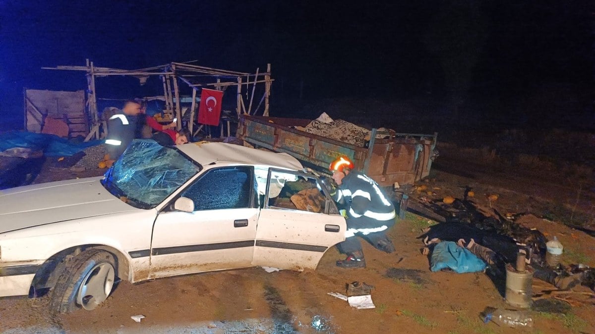 Denizli'de iki otomobil kafa kafaya çarpıştı: 1 ölü, 3 yaralı