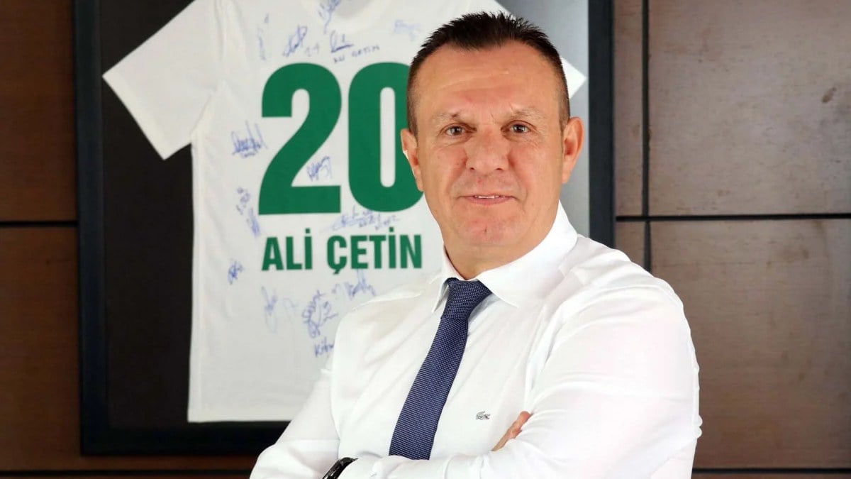 Eski Denizlispor başkanı, 'yol verme' kavgasında bıçaklandı