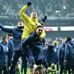 Fenerbahçe'den derbi galibiyeti pozu