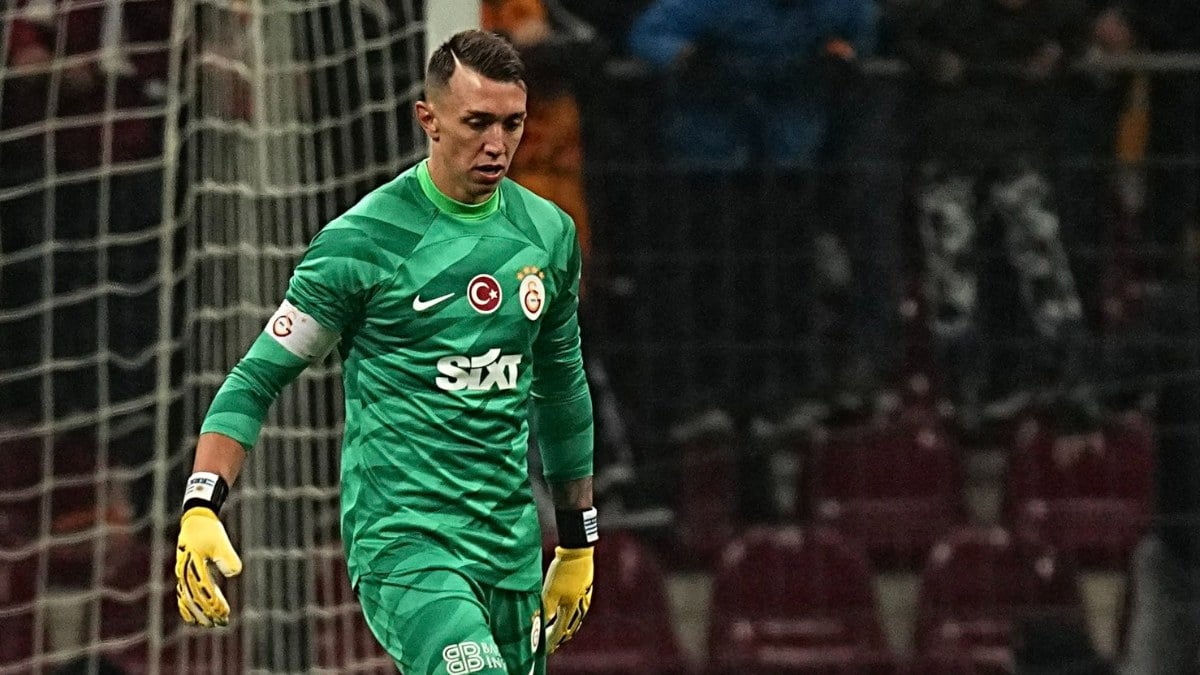 Galatasaray'a kötü haber! Fernando Muslera cezalı duruma düştü