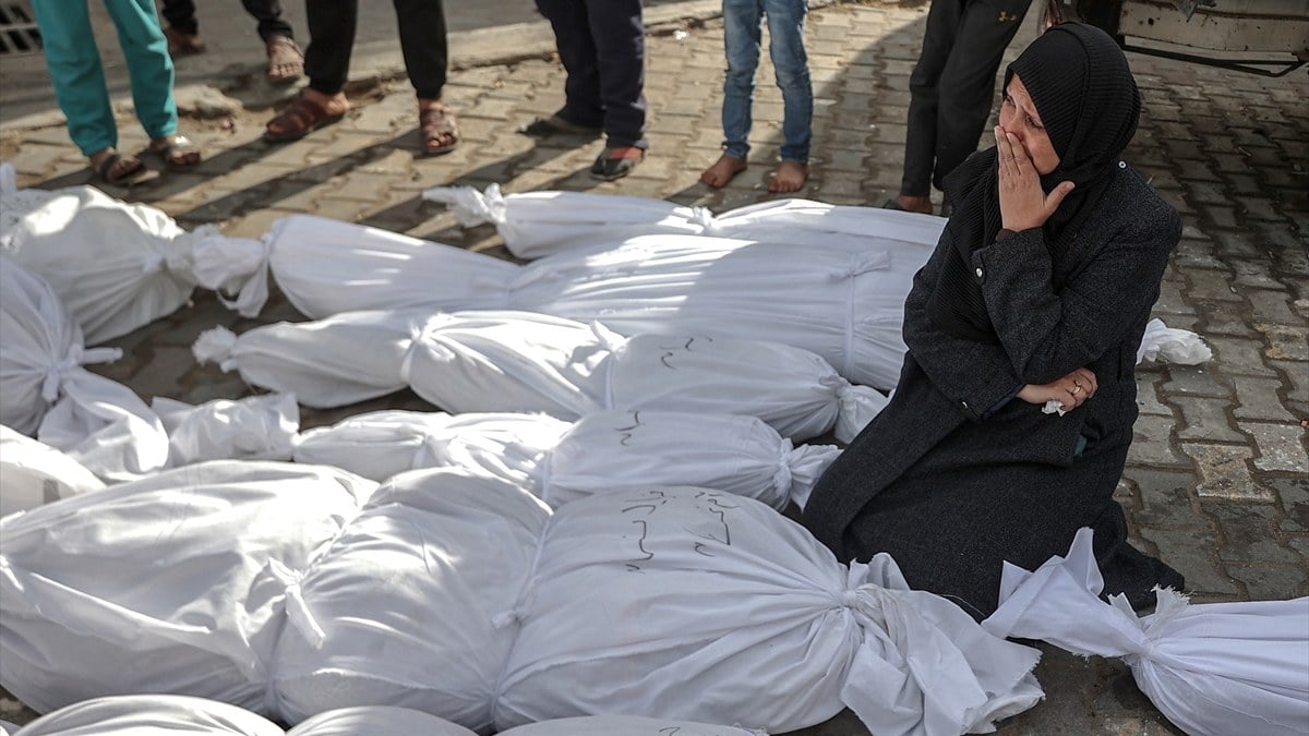 Gazze'de 'Dünya İnsan Hakları Günü' unutuldu: Bombalar durmuyor...