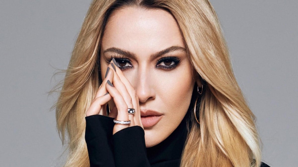 Hadise’de fanı olmuş! Fenomen olan diziyi hiç kaçırmıyor…