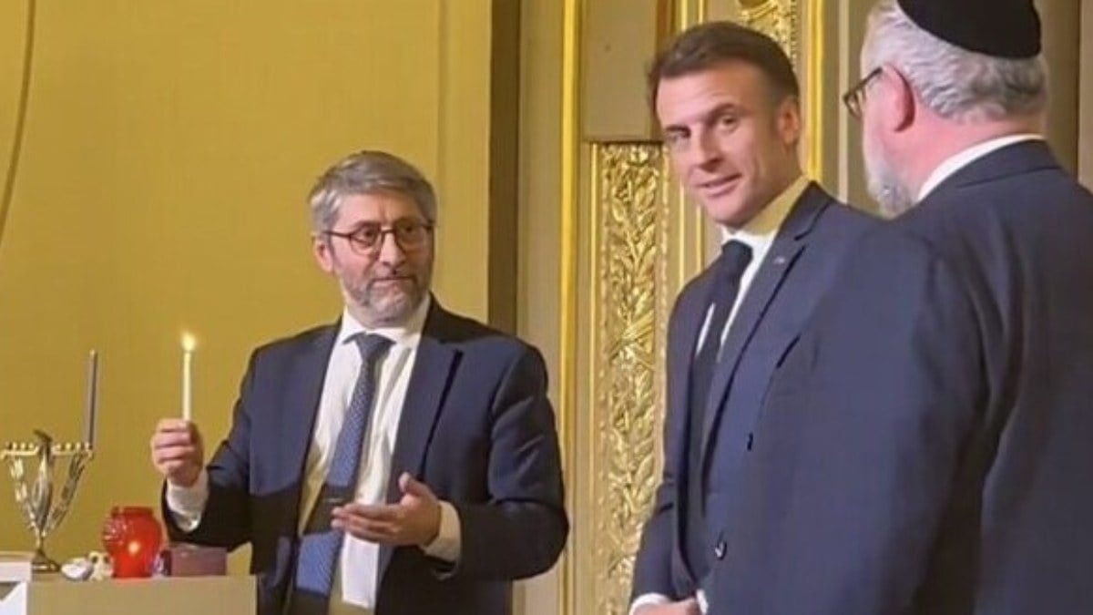 Hanuka Bayramı'nı Elysee Sarayı'nda kutlayan Macron'a laiklik eleştirisi