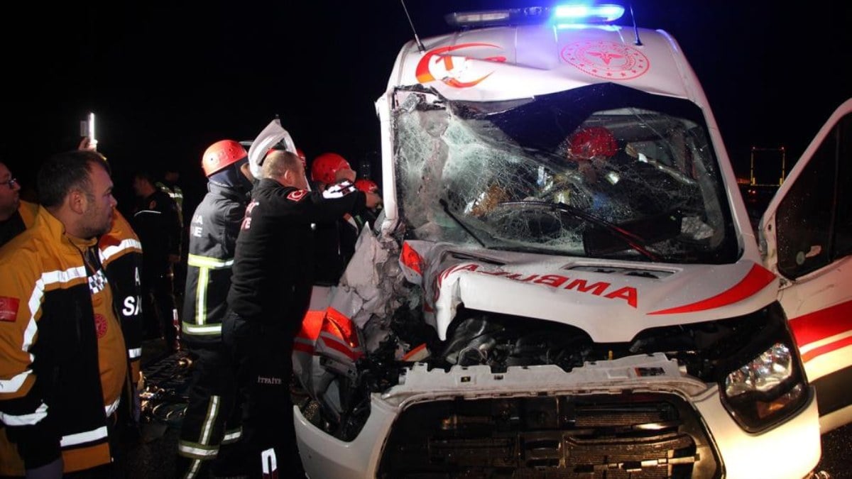 Manisa'da kazaya karışan ambulanstaki hasta yaşamını yitirdi