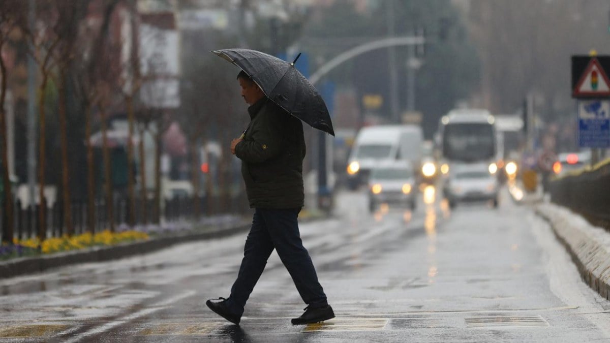 Meteoroloji'den kuvvetli sağanak uyarısı! Sıcaklıklar daha da düşecek