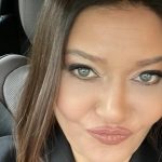 Oyuncu Nurgül Yeşilçay derin yırtmaçlı elbisesiyle nefes kesti