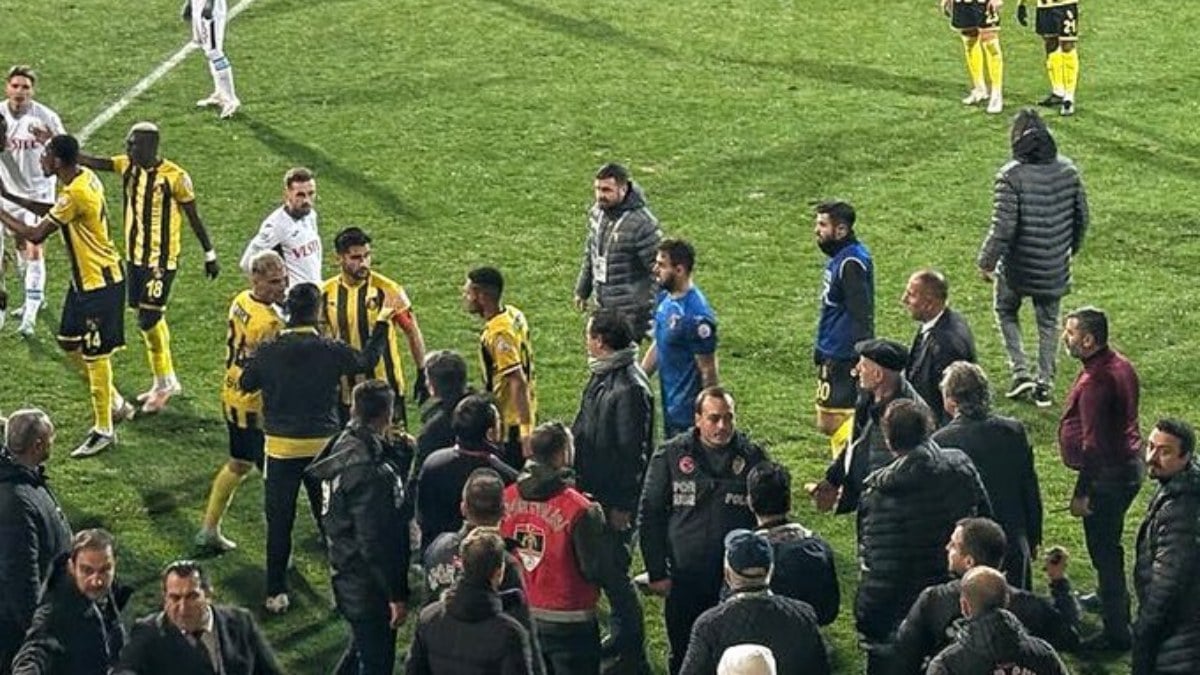 Süper Lig'de bir şok daha! Başkan takımı sahadan çekti...