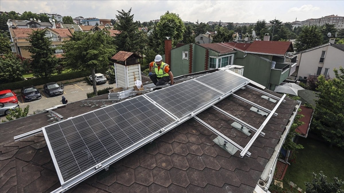 Türkiye'nin çatıları elektrik üretim sahası oldu