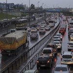 Yağmur şiddetini artırınca İstanbul trafiği kilitlendi